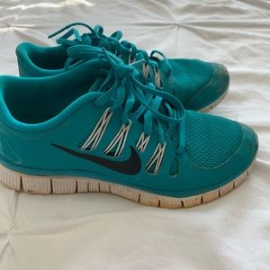 6.5 teal nike shoes